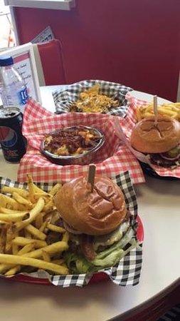 The Pit Stop Diner & Cafe