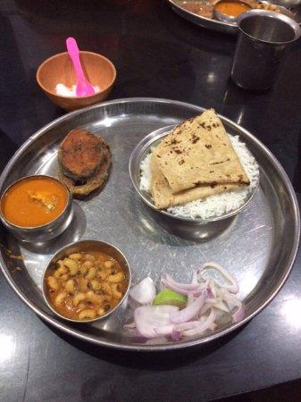 Adinarayan Bhojanalaya