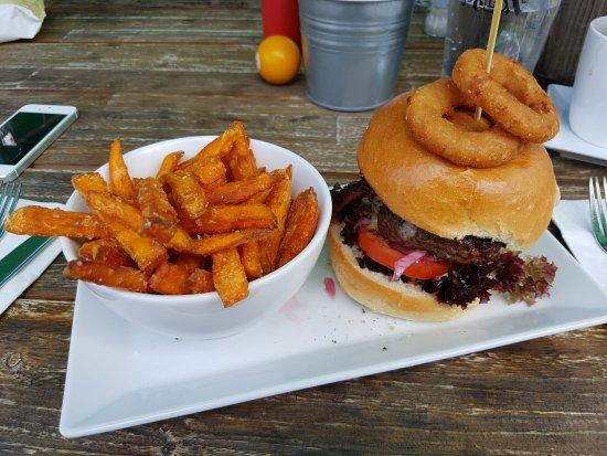 Mellow Cafe & Bistro