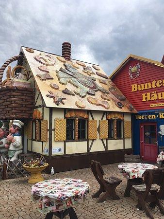 Café und Eisdiele Buntes Häusel