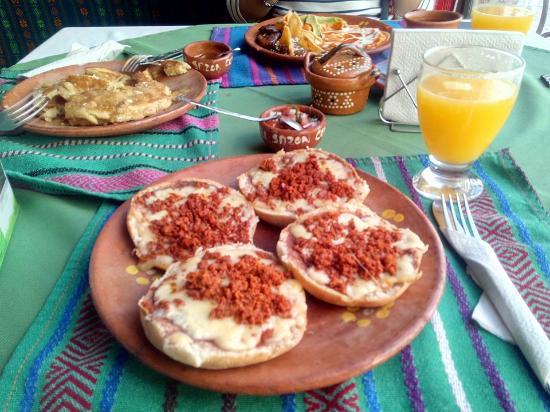 El Sazon Comiteco Restaurant & Cenaduria