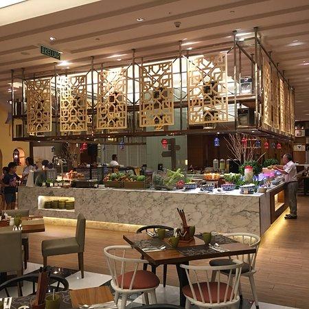 Makan Kitchen at DoubleTree by Hilton Johor Bahru