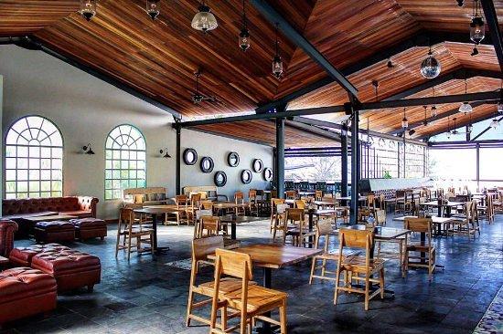 Fat Cats Bar & Restaurant