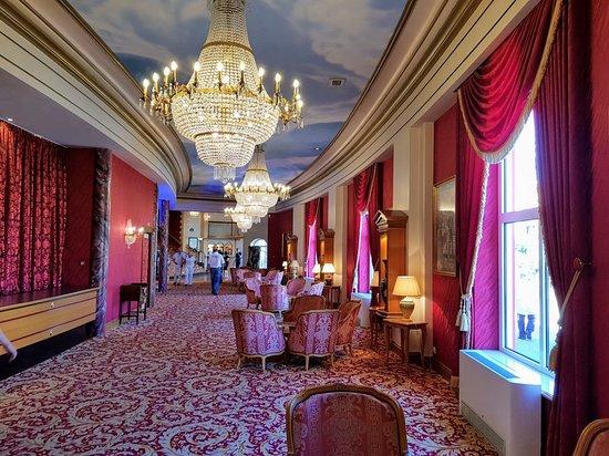 Royal Palace Music-Hall Adam MEYER