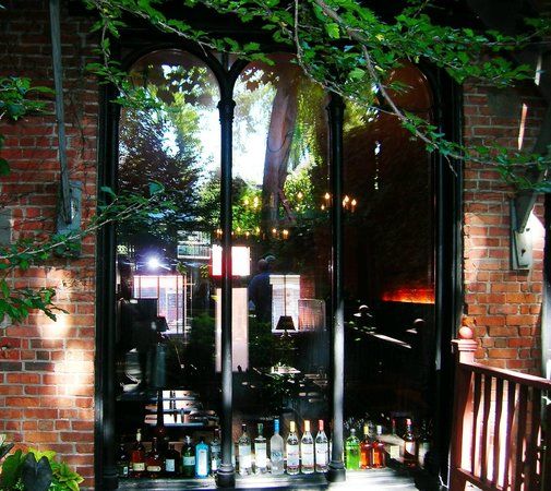 Red Dot Bar & Restaurant