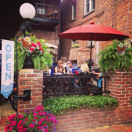 Mammy's Kitchen & Bar