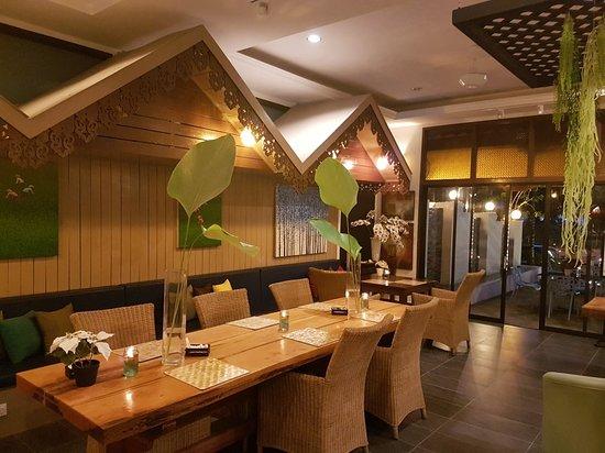 Molek Cafe & Boutique