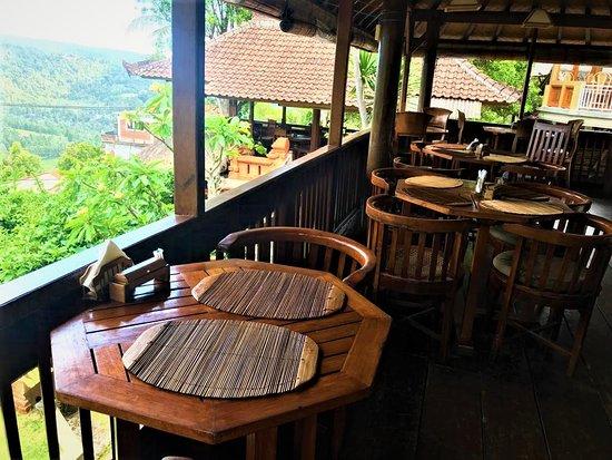 Puri Lumbung Restaurant & Artist Bar