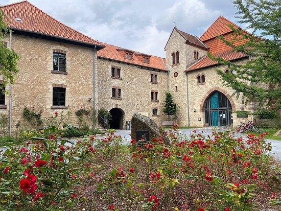 Rosencafe im Kloster Brunshausen