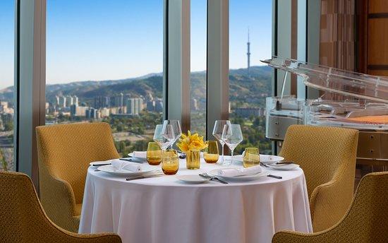 Seven bar and restaurant