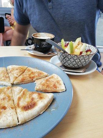 CLOCK coffee & brunch