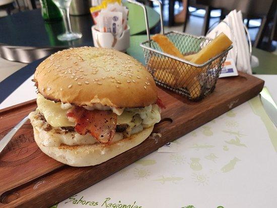 La Petite Patisserie Lounge Bar