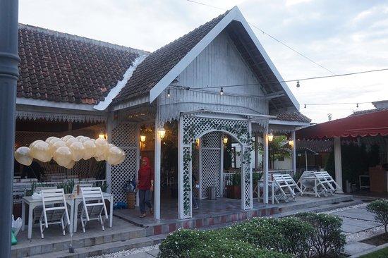 Secret Garden Coffee and Chocolate