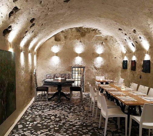 Alisachni Art & Wine Gallery