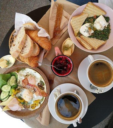 Deker Patissier & Chocolatier