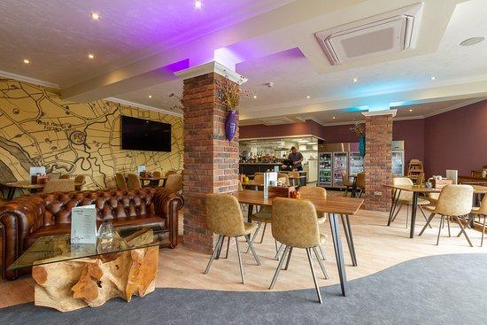 Lakeside Bistro & Hydrotherapy Pool