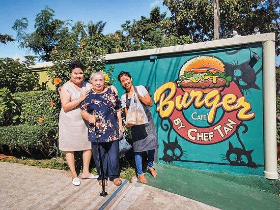Burger Cafe' by Chef Tan