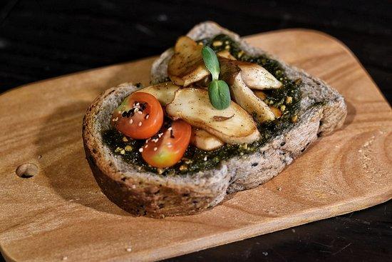 La Vela Bar & Bistro