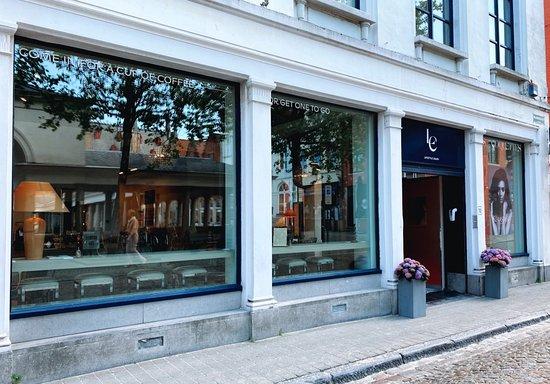 Les Coquettes Le Cafe