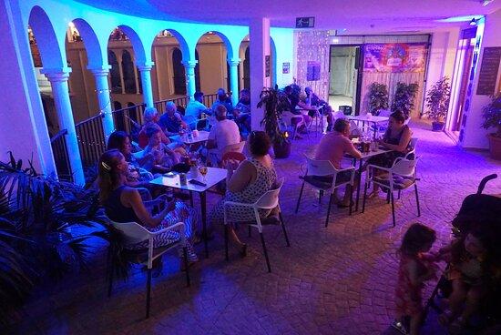 Hudsons Cocktail & Sports Bar