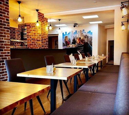 Leeloo - Cafe Bar Kitchen