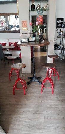 Maison 33 Cafe & Bistro