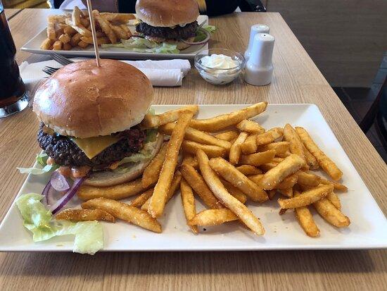 Molen Burgers N Fries