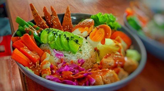 Red Pomelo Bar & Restaurant