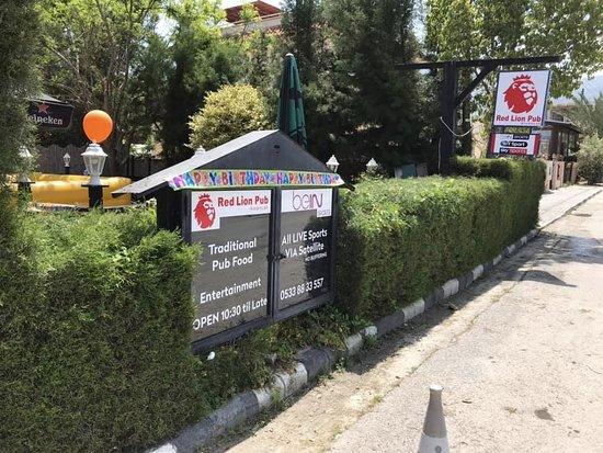 Red Lion Pub Alsancak