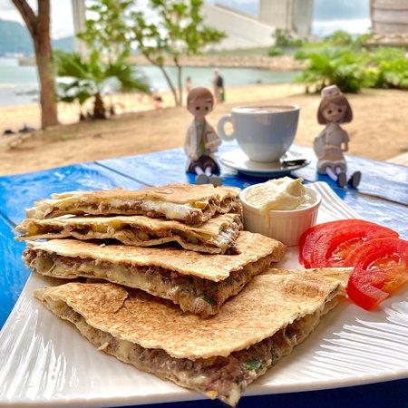 La Rosabelle Bar & Grill