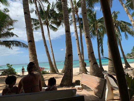 Dinibeach Bar & Restaurant