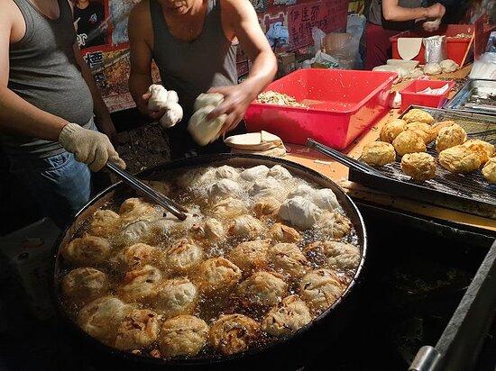 Nianjizuobufumai Mushroom Cabbage Bun