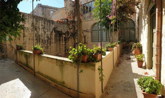 Gustav Cafe & Bistro