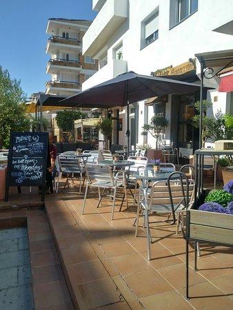 L'Olivier crepes y vino