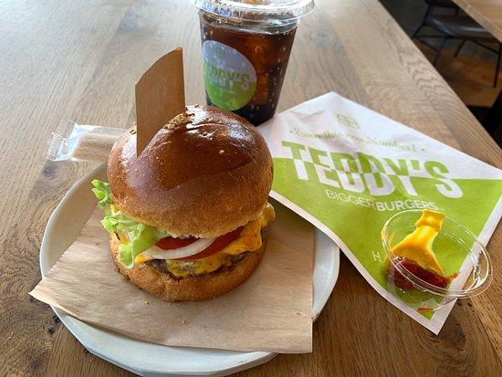 Teddy's Bigger Burgers Hyuga City Kanegahama