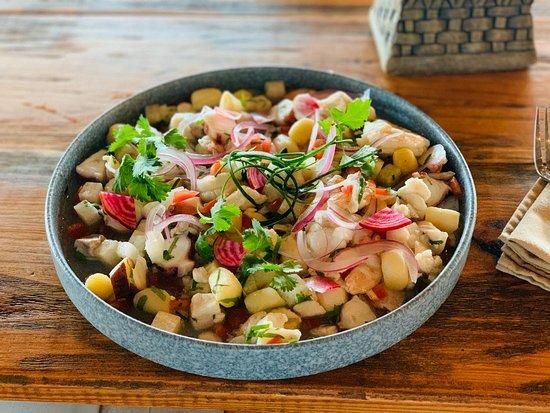 Boquinete Seafood & Grill