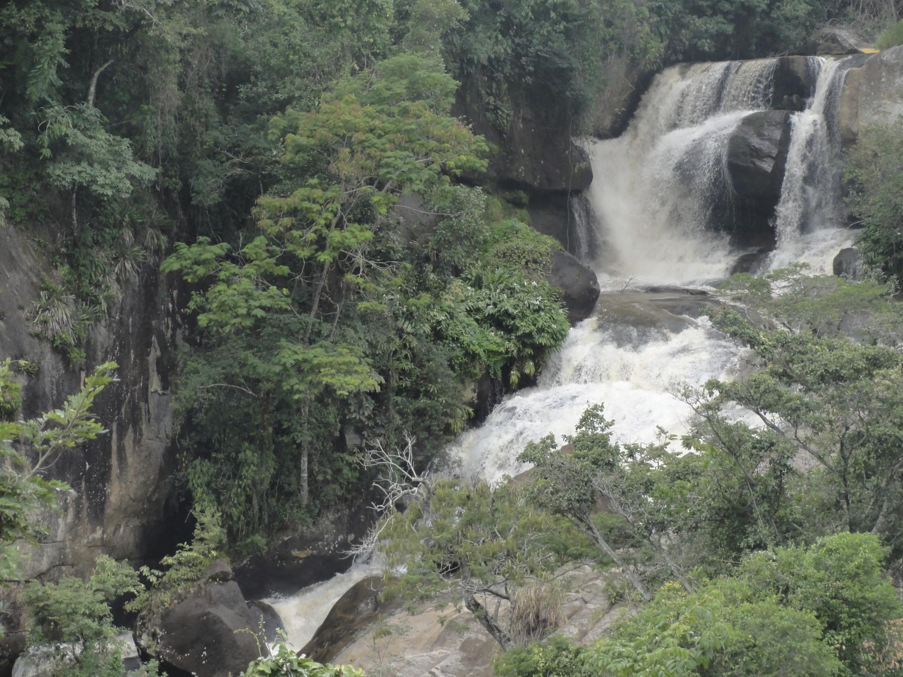 Cachoeira dos Henriques