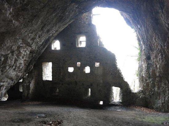 Ruine Höhlenburg Wichenstein