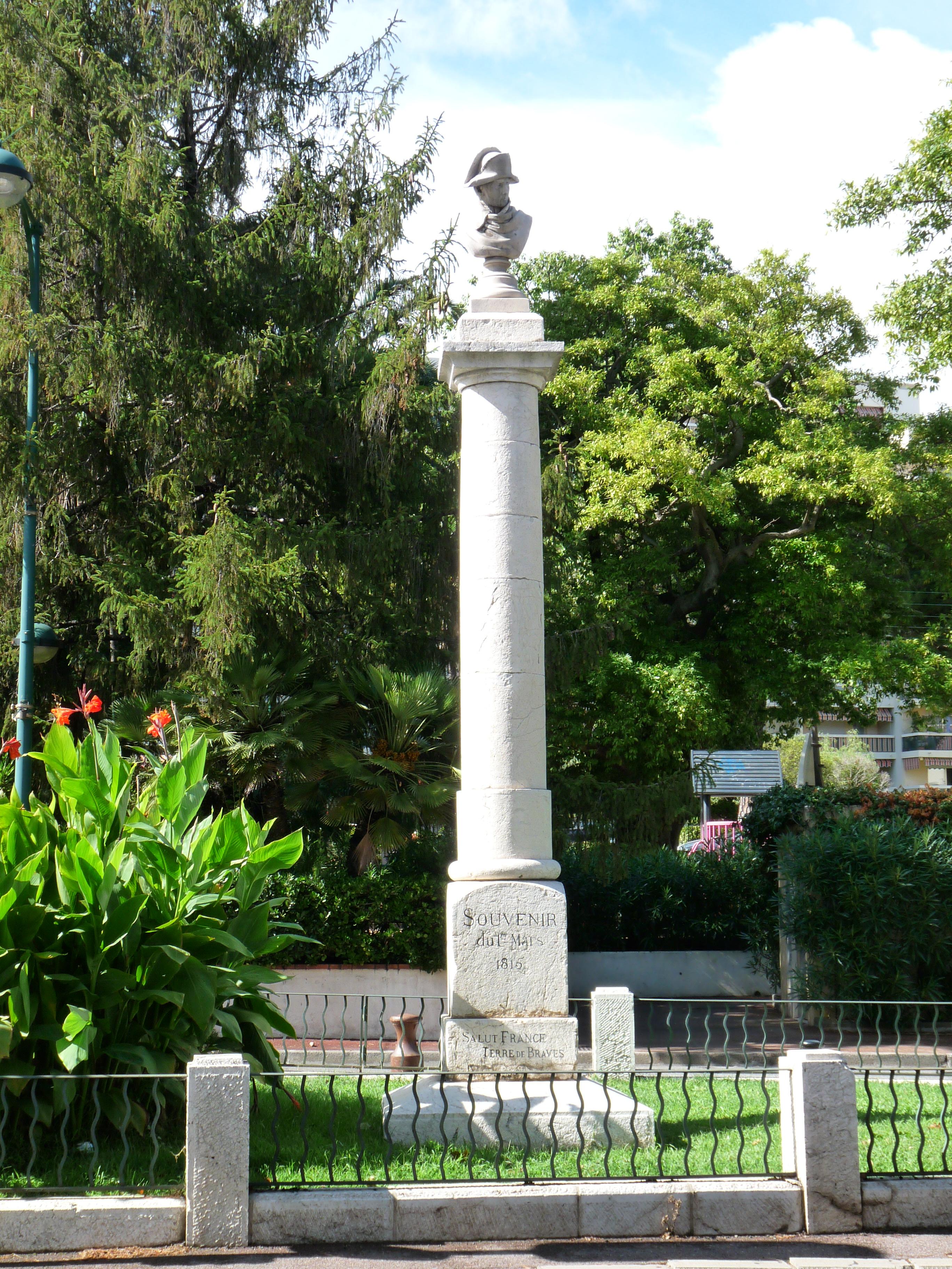 colonne commémorative du débarquement de Napoléon