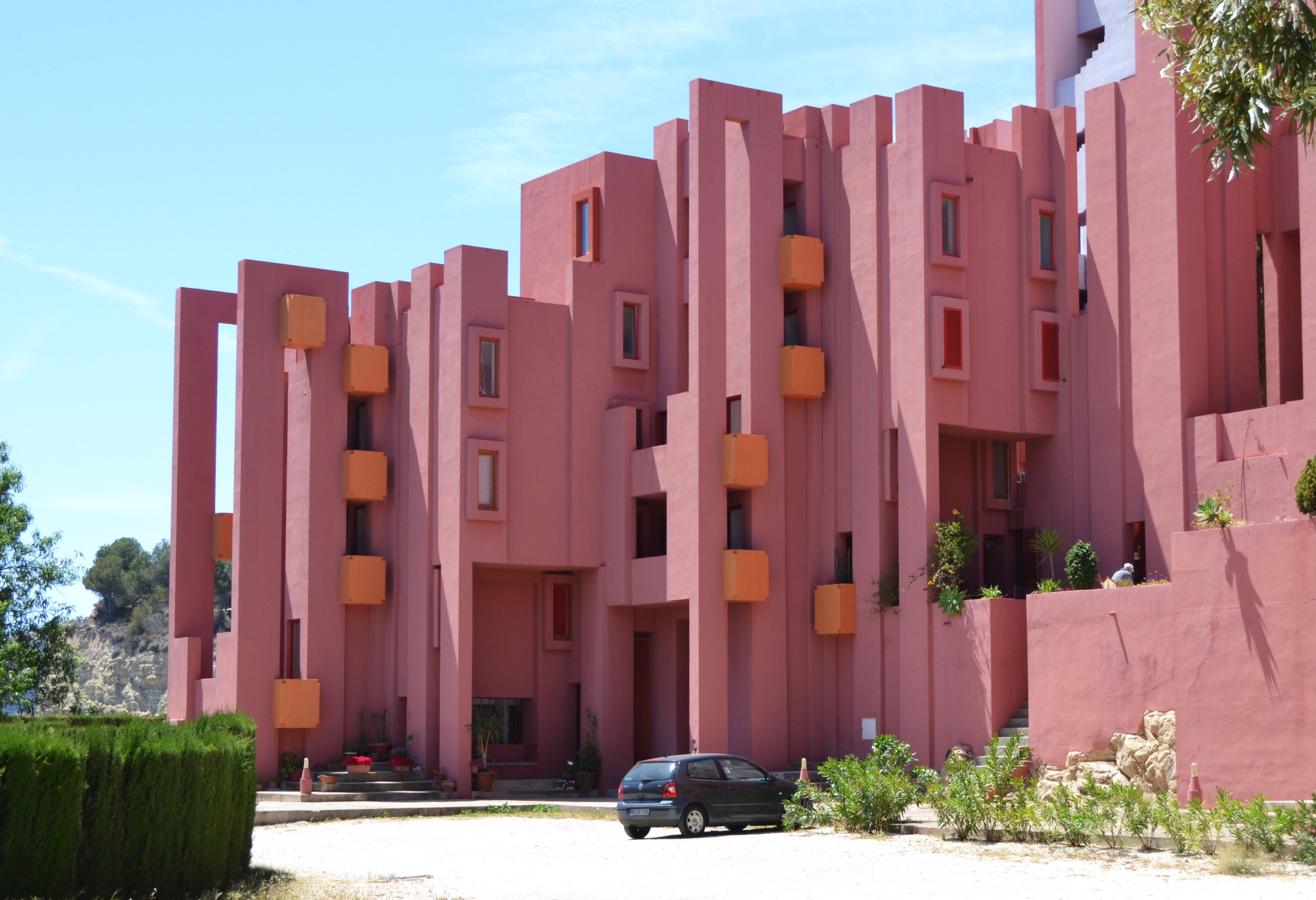 Edificio Muralla Roja