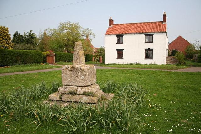 Gelston village cross