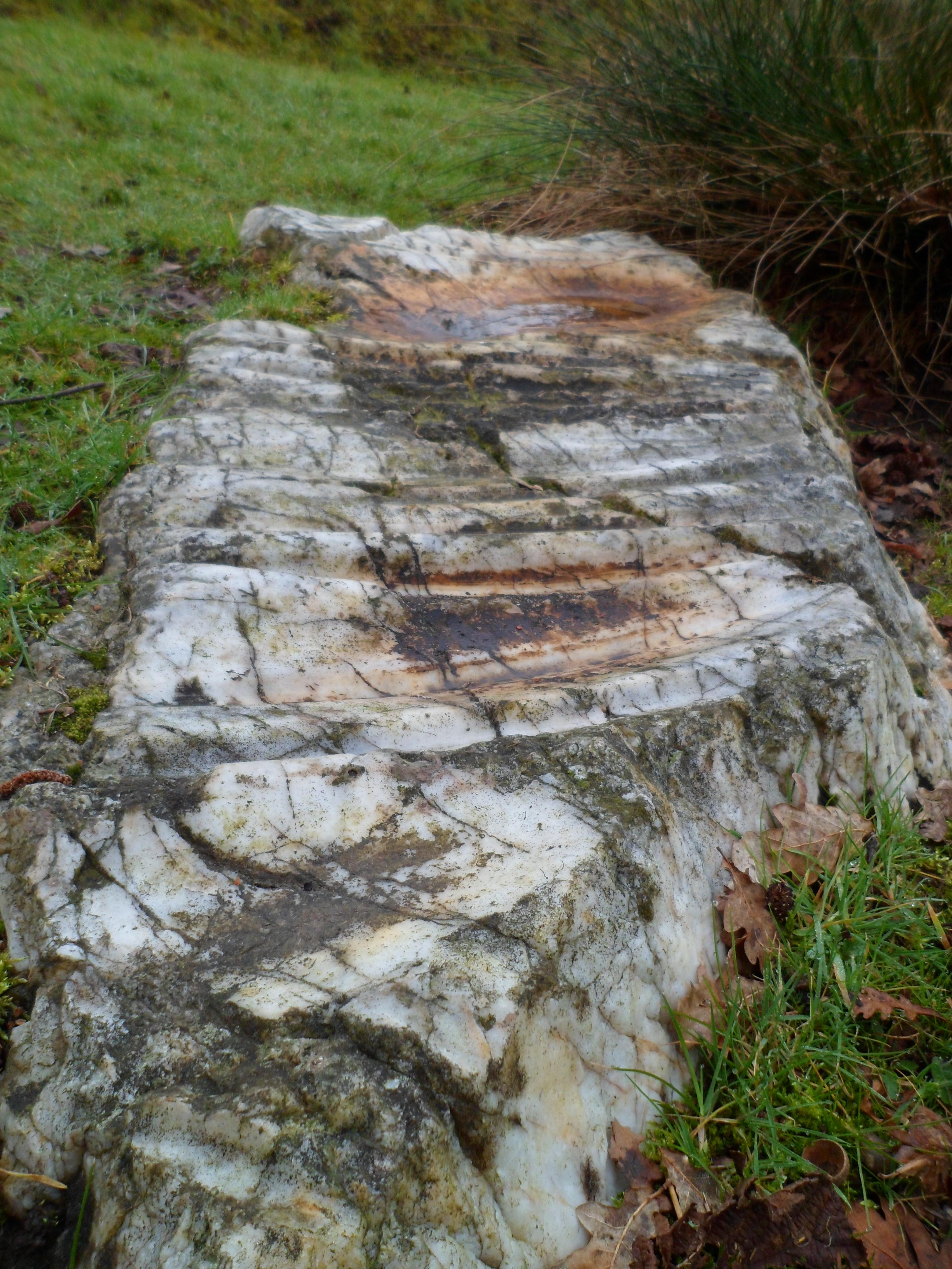 Polissoir dit La pierre Saint-Benoit