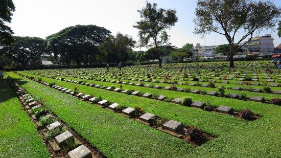 Soldatenfriedhof in Kanchanaburi