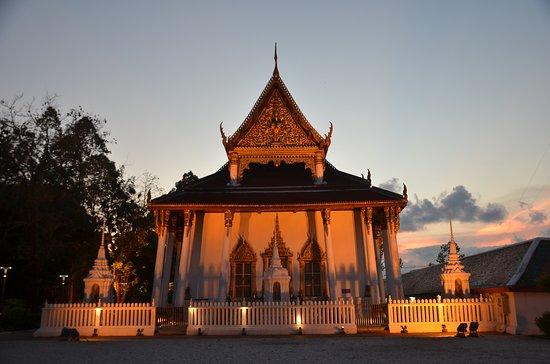 Phra Mahathat Woramaha Wiharn
