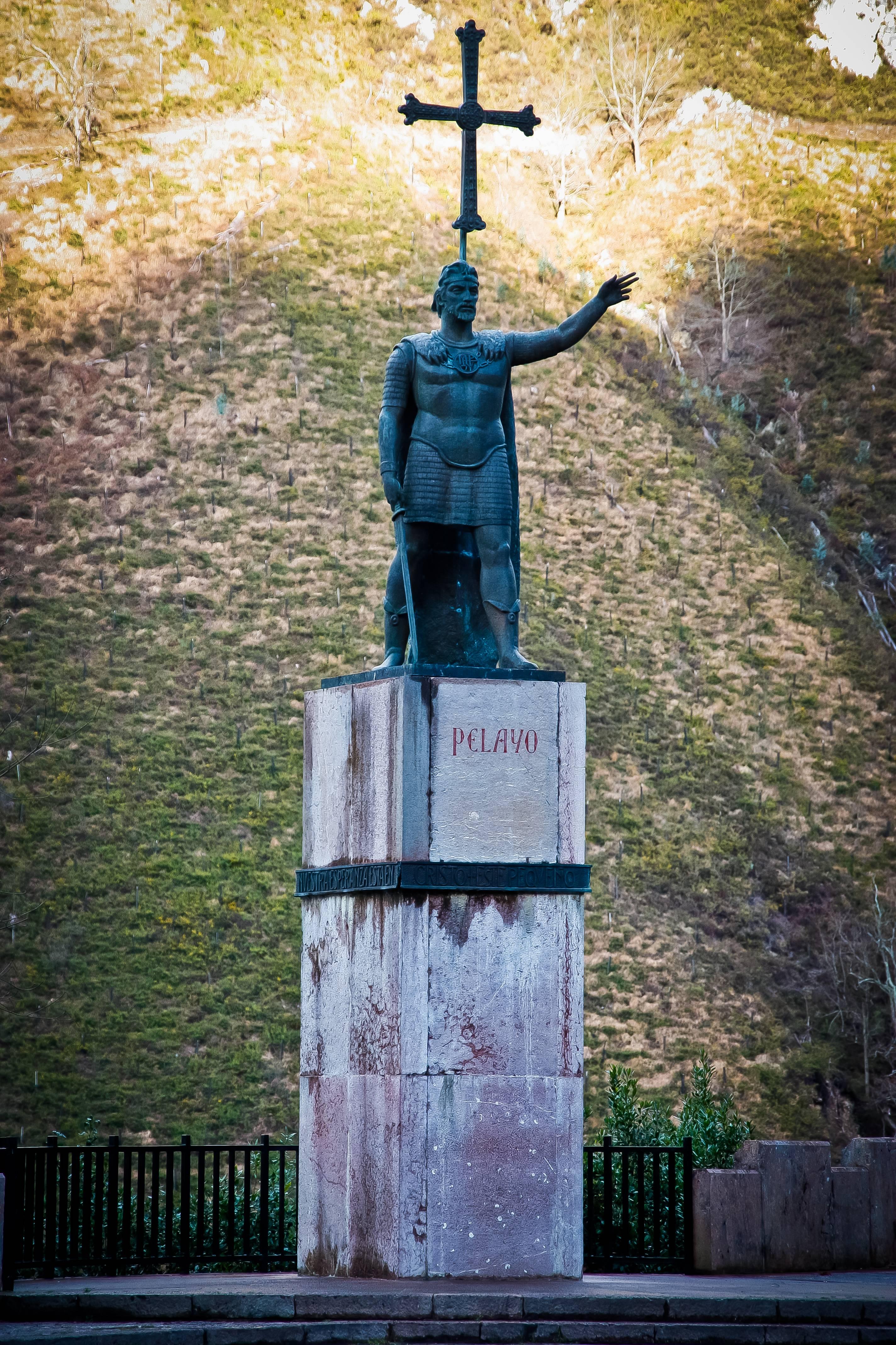 Monumento a Don Pelayo en Covadonga