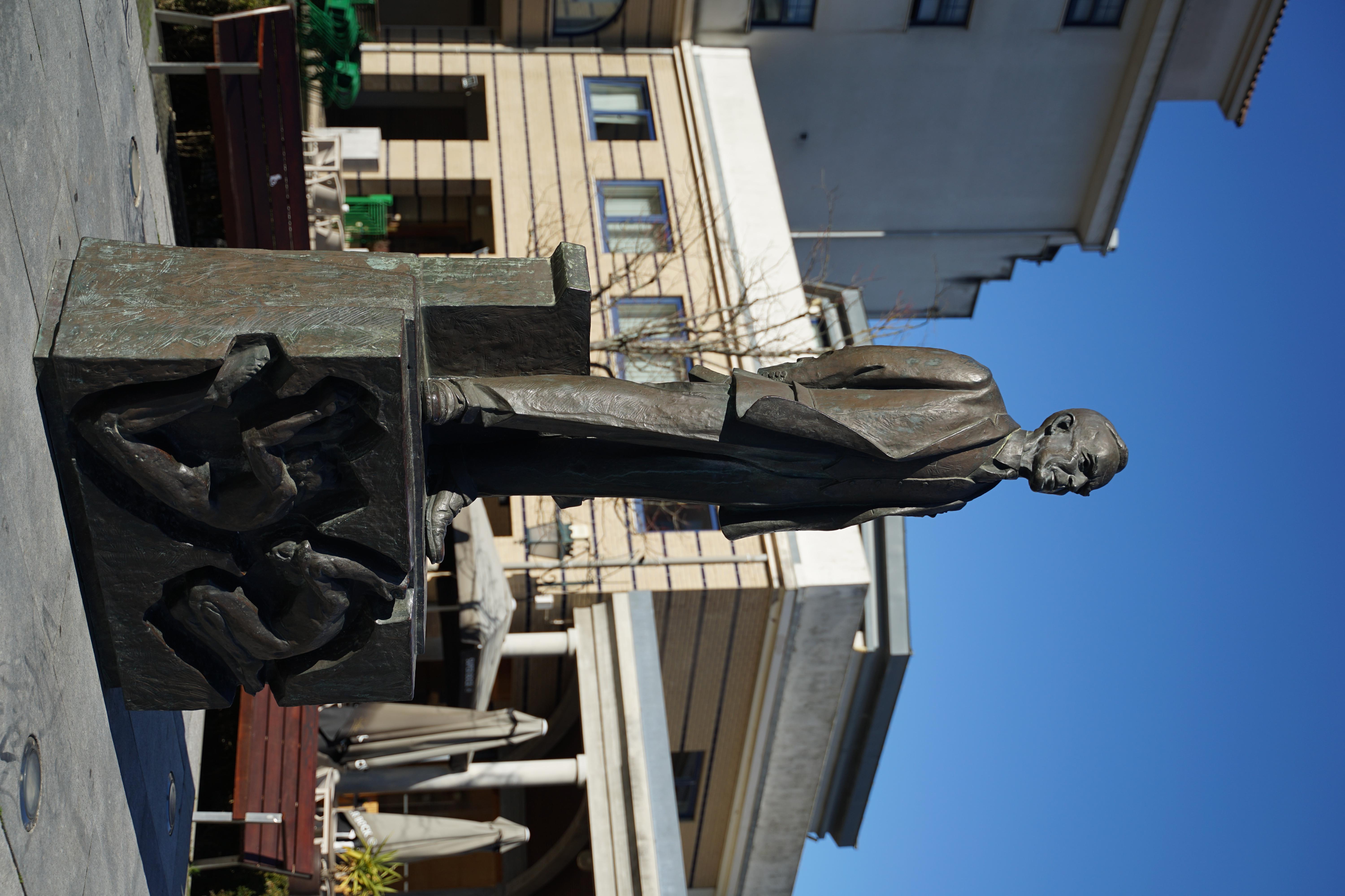 Statue of Jose Regio