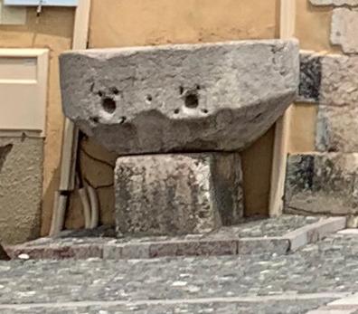 mesure banale de grains en pierre