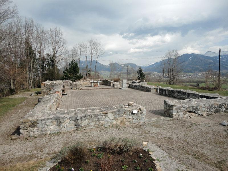 Kirchenruine Neuhaus samt Stützmauer