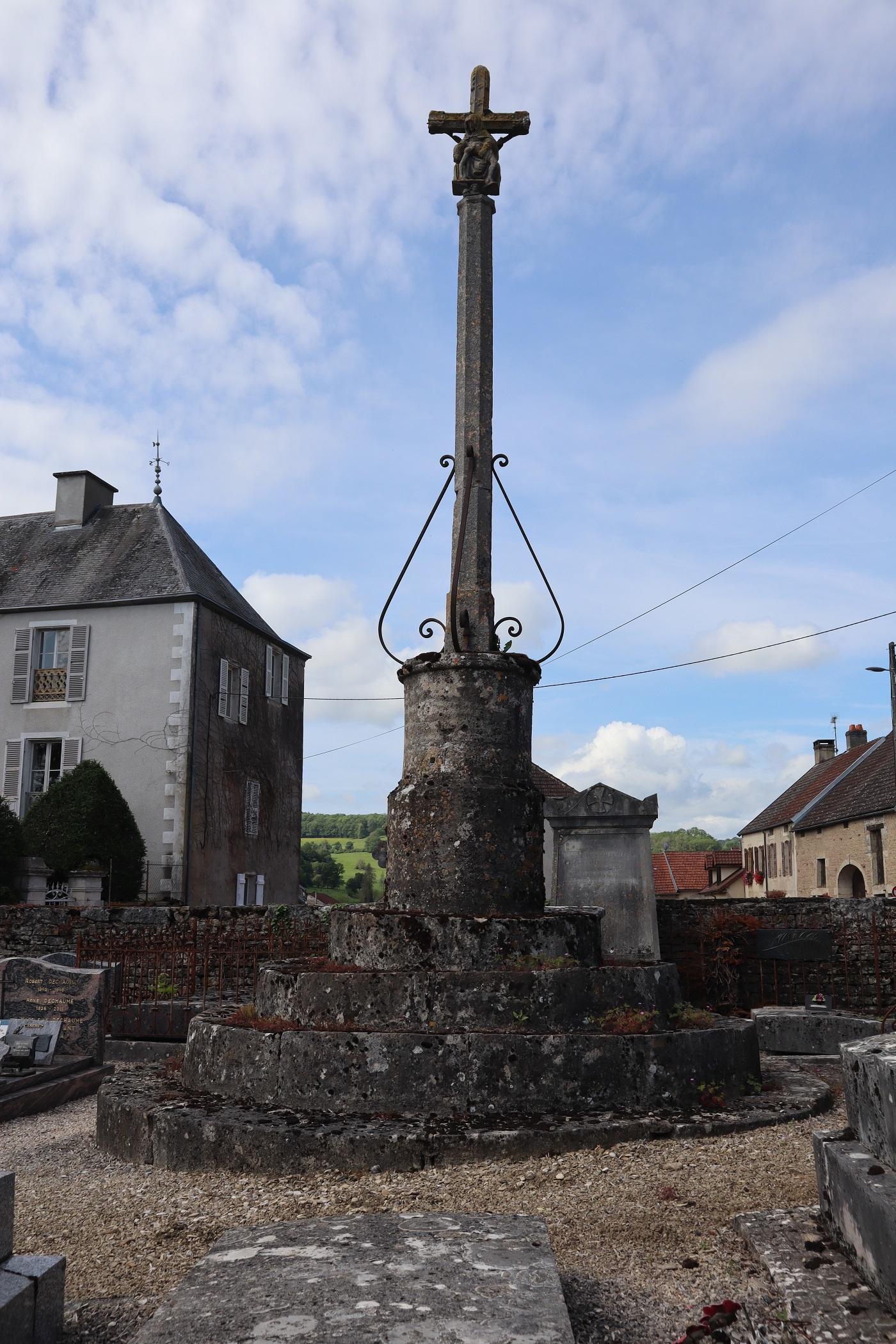 Croix de cimetiere de Chailly-sur-Armancon