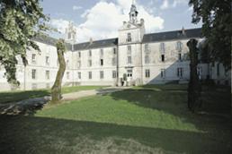 Chavagnes International College